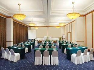 Aryaduta Lippo Village di Tangerang - Garnesia.com