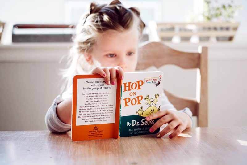 Tips dan Cara Cepat Mengajarkan Anak Membaca