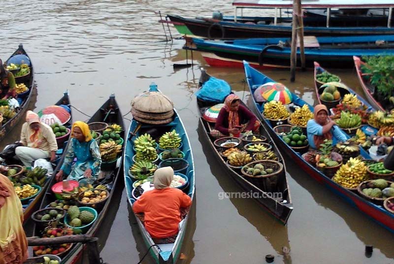 Pasar Tradisional Terapung Muara Kuin Banjarmasin