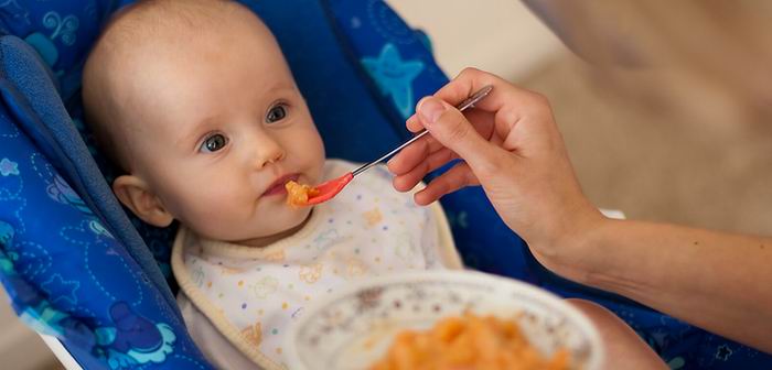 11 Cara Memberi Makanan Bayi Secara Aman