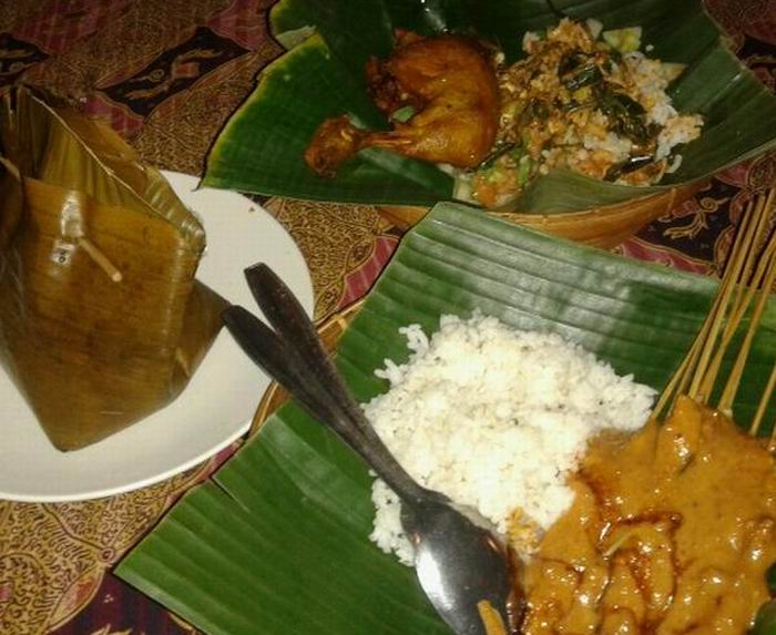 Resto Pecel Pincuk Gareng, Menu Jawa Timuran di Bekasi Barat