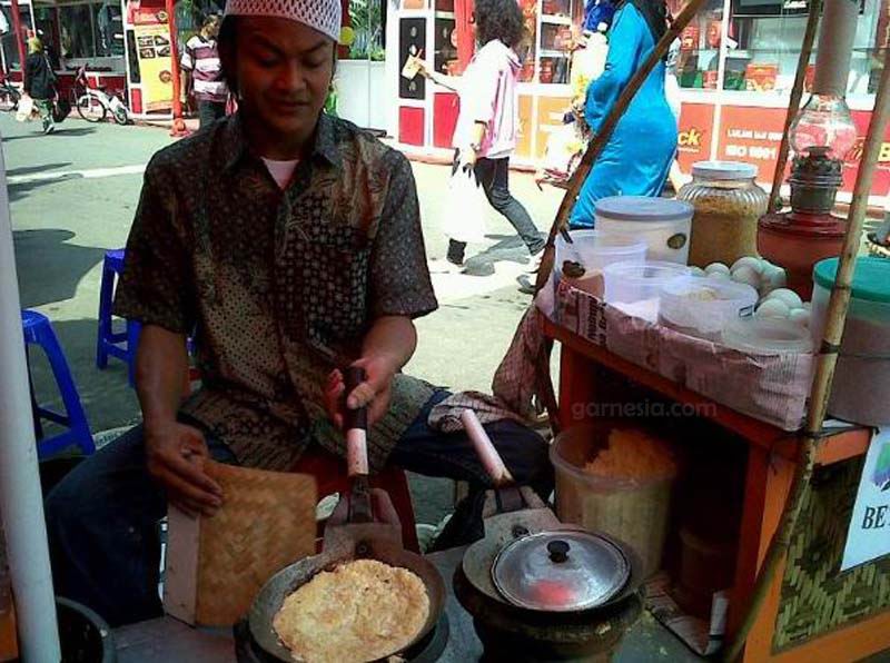 Mengenal Sejarah Makanan Kerak Telor Yang Gurih Asli Jakarta