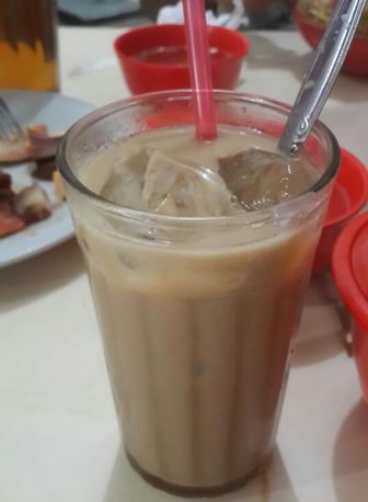 Menikmati Kopi Es Tak Kie Pancoran Glodok, Mantap Rasanya