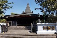 Mengenal Tentang Astana Giribangun