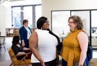 Tips Berpakaian Yang Ideal Untuk Wanita Bertubuh Gemuk