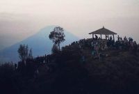 Jelajah Negeri di Atas Awan ''Bukit Sikunir'' Wonosobo