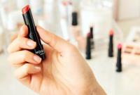 Tips Memilih Warna Lipstik Yang Cocok Untuk Si Hitam Manis