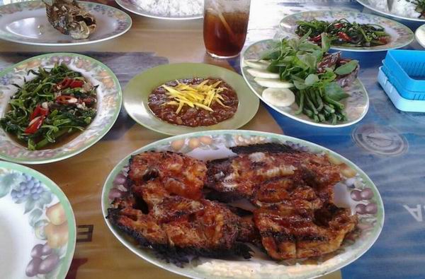 Pondok Ikan Bakar Kampung Lauk di Palangkaraya - Garnesia.com