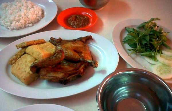 Ayam Goreng Prapatan Khas Bandung di Samarinda - Garnesia.com