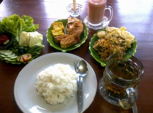 Rumah Makan Cibentang di Kuningan - Garnesia.com