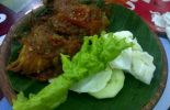 Ayam Penyet Pak Ulis di Banda Aceh