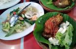 Ayam Penyet Pak Ulis di Banda Aceh