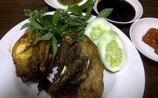 Ayam Goreng Gringging Lombok Provinsi Jawa Timur
