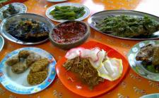 Rumah Makan Lesehan Khas Sunda ''Neng Euis'' Provinsi Jawa Barat