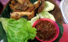 Ayam Penyet Pak Ulis Provinsi Aceh