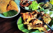 Ayam Bakar Bu Mamik Provinsi Jawa Timur