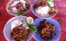 Nasi Bebek Sinjay Provinsi Jawa Timur